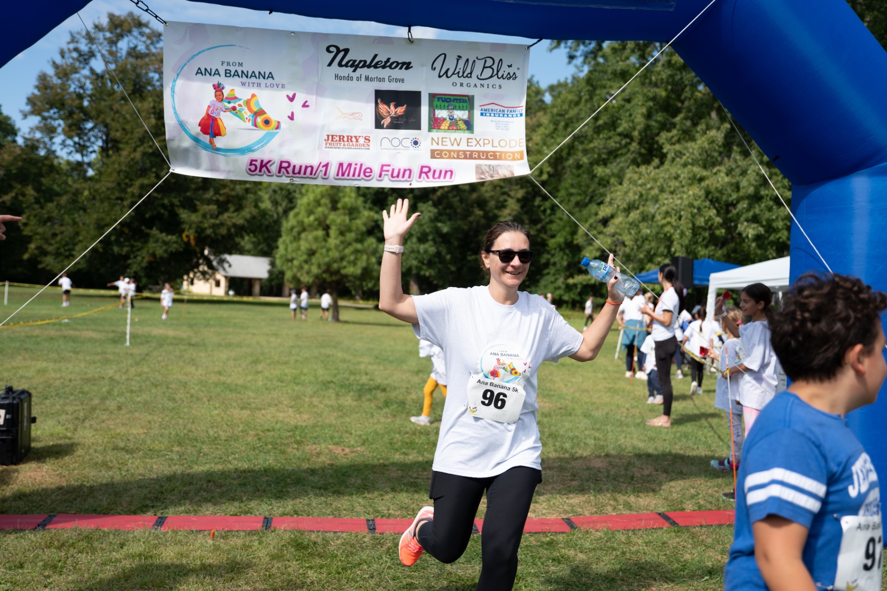 Runner celebrating at the Ana Banana finish line